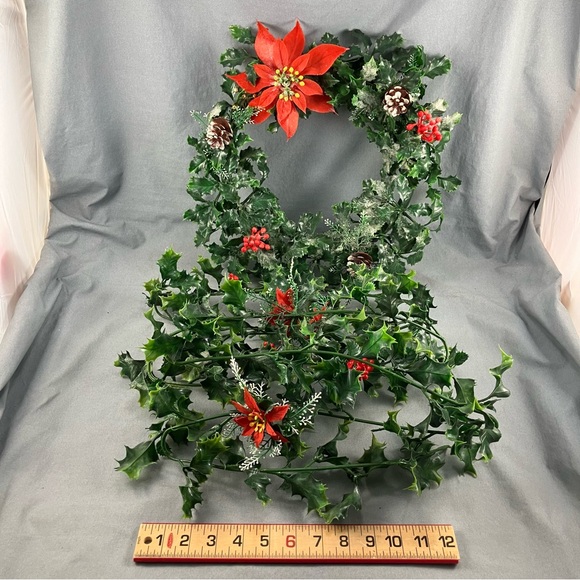 Vintage Christmas Holly Berry Wreath & Garland Plastic Leaves Flocked Poinsettia - Picture 10 of 10